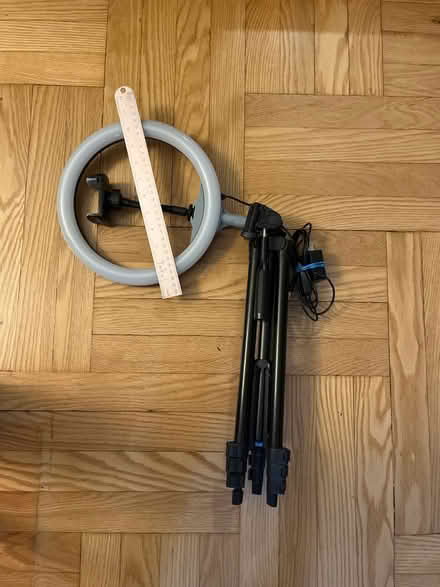 Photo of free Circular light on tripod (Bronx - 10471) #2