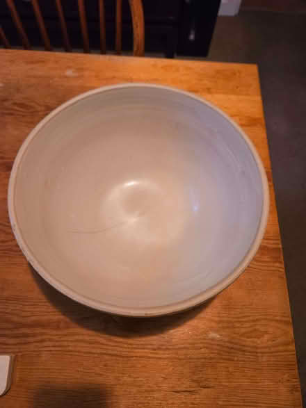 Photo of free Very large ceramic bowl (Stoneygate LE2) #2