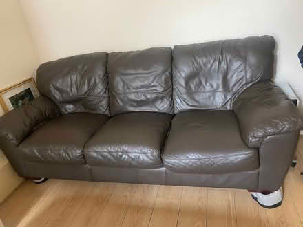 Photo of free 3 seater leather sofa (Barnsbury N1) #1