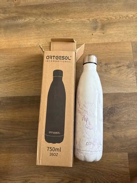 Photo of free 750ml water bottle with box (Common Edge FY4) #1