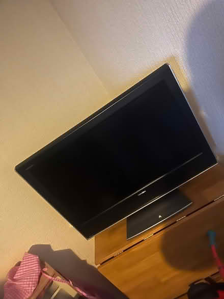 Photo of free 32 inch tv (Edinburgh EH4) #1