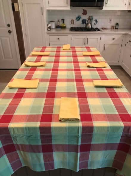 Photo of free tablecloth and napkins (lawrenceville) #2