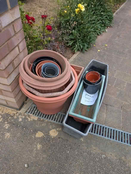 Photo of free Plant pots (Haylands Way MK41) #1