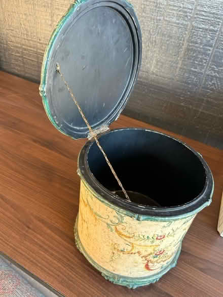Photo of free Decorative Storage Box (East side: Speedway & Harrison) #2