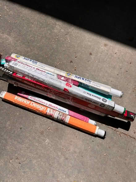 Photo of free Fluorescent light bulbs, misc sizes (11Mile & Farmington) #1