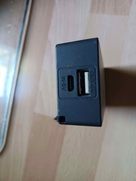 Photo of free "Juicebank" powerbank: low capacity (2400m) but lightweight (Oxford-Freegle CGA OX2) #3