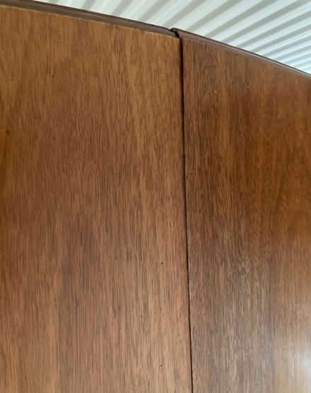 Photo of free Extendable Victorian mahogany (?) table (Dean Row SK9) #4