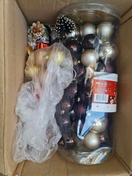 Photo of free Lots Of Christmas Baubles (CT2) #1