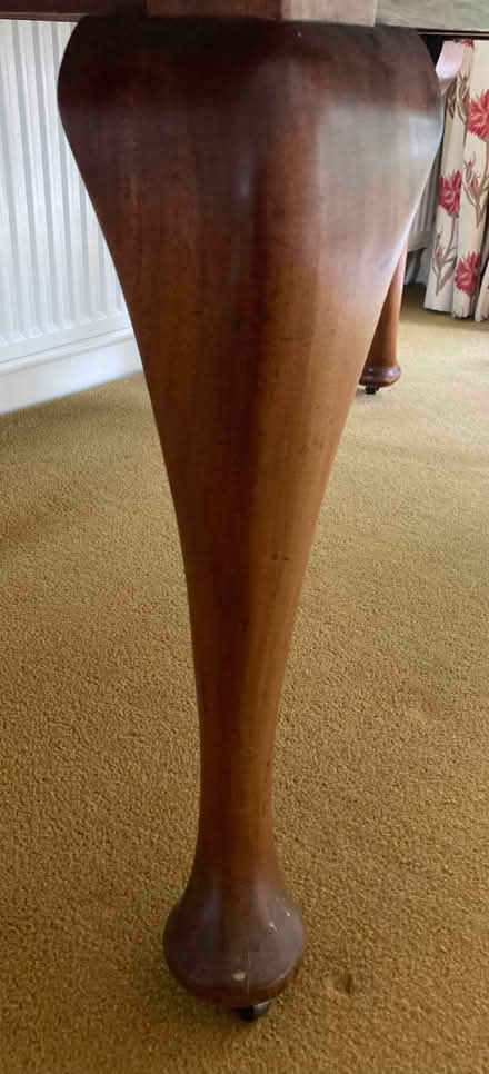 Photo of free Extendable Victorian mahogany (?) table (Dean Row SK9) #2