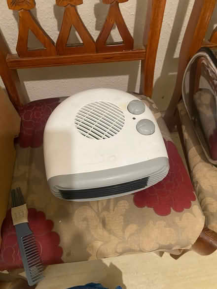 Photo of free 1 electric fan heaters (Barnsbury N1) #1