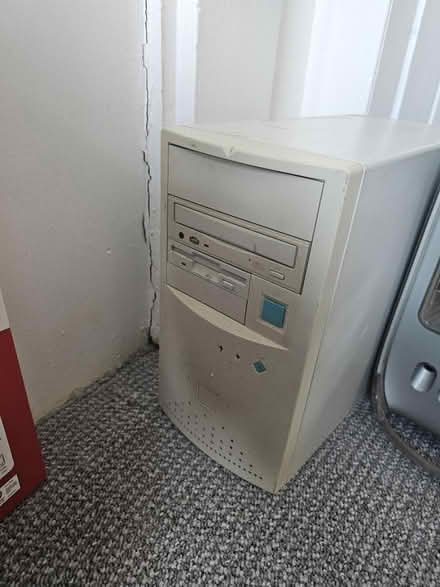 Photo of free Apple PC+ normal PC+cables (Se254es) #3