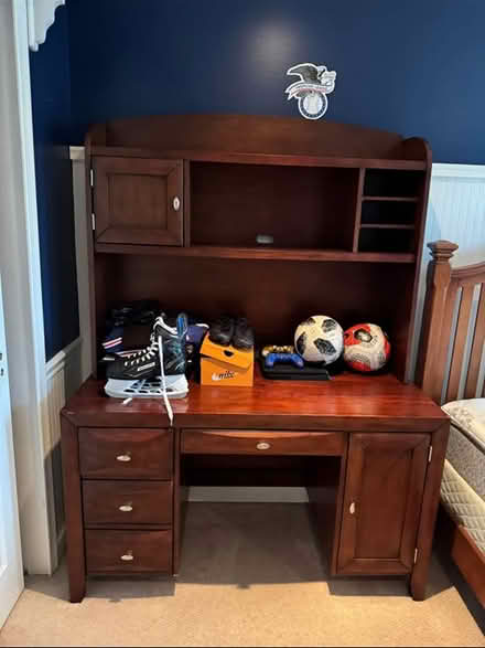 Photo of free desk (Yardley Pa) #1