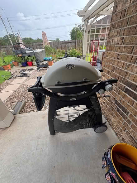 Photo of free Weber NATURAL GAS grill Q3200 (Near Hwy 96 & Egret Bay) #2
