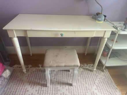Photo of free Girl’s desk and small bency (College Park) #1