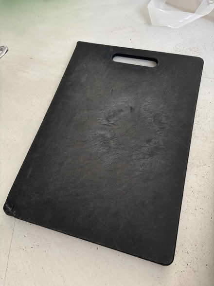 Photo of free Large plastic chopping board (N1 - Barnsbury) #1