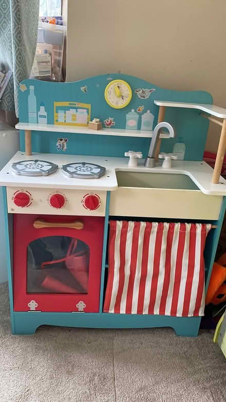 Photo of free Little wooden Kitchen (Hitchin, Periwinkle Lane) #1