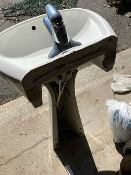 Photo of free Pedestal sink - crack in glaze (Winsted) #4