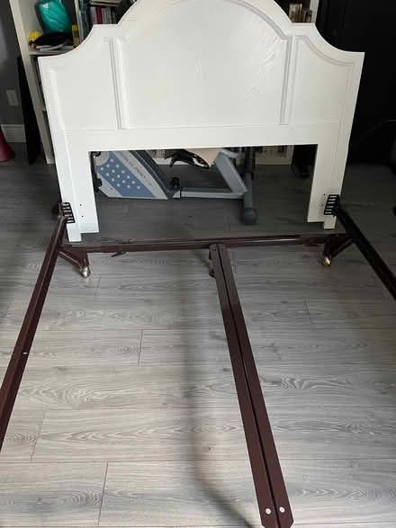 Photo of free Headboard & frame Tête lit & base (Rockland Ontario) #1