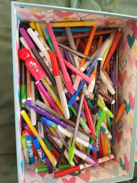 Photo of free Box of (mostly) felt tip pens (Fort Pitt ME1) #1