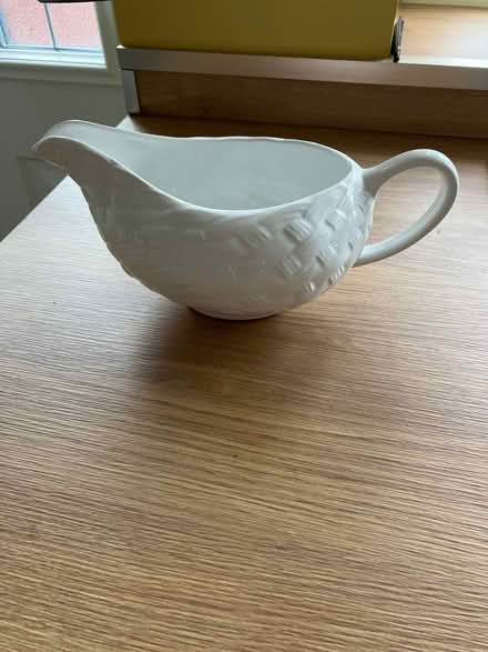 Photo of free Gravy boat and saucer (Aston CH5) #1