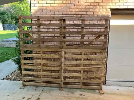 Photo of free Wooden Pallet Displays (Beverly Hills) #2