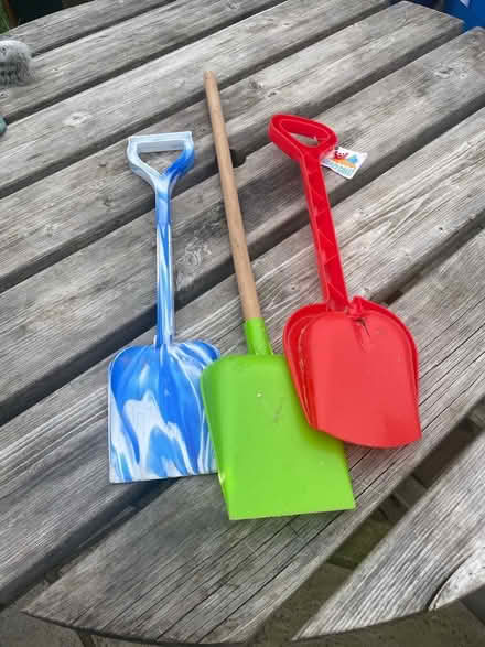 Photo of free Children’s sand spades (Bussage GL6) #1