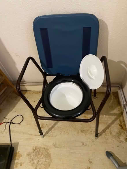 Photo of free Commode chair (Barnsbury N1) #2