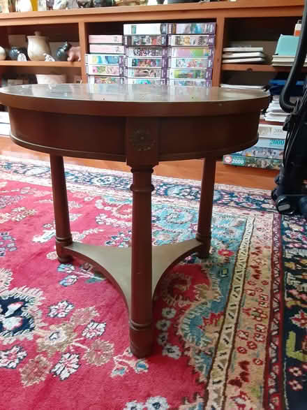 Photo of free small round tabel (near Princeton airport) #1