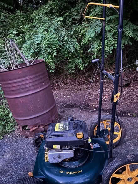Photo of free Push lawnmower (Hopewell jct, taconic & Rt 52) #4