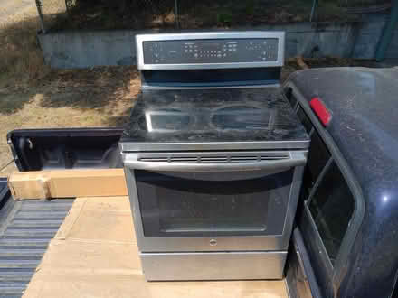 Photo of free GE Range (Lower Kennydale) #1