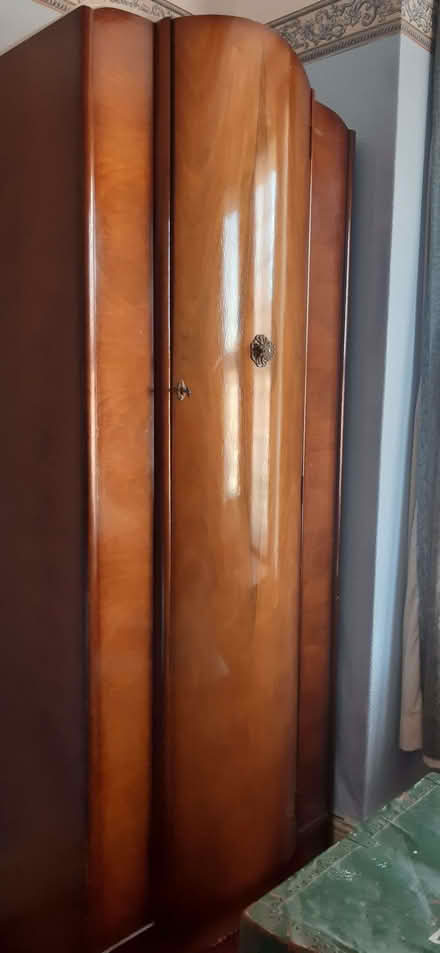 Photo of free Wardrobe and dressing table (Castle MK40) #2