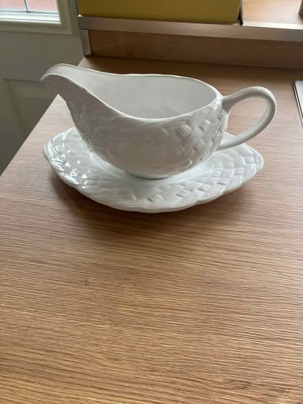 Photo of free Gravy boat and saucer (Aston CH5) #2