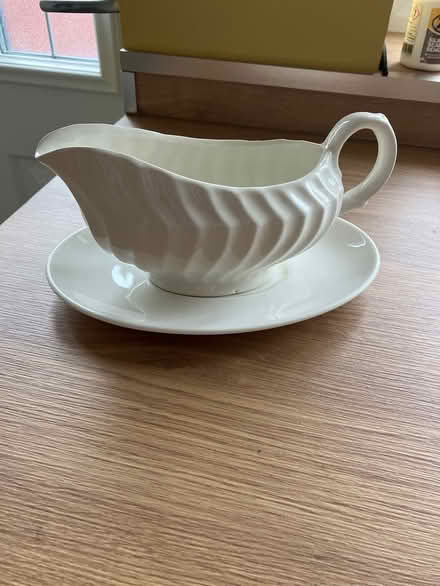 Photo of free Gravy boat and saucer (Aston CH5) #1