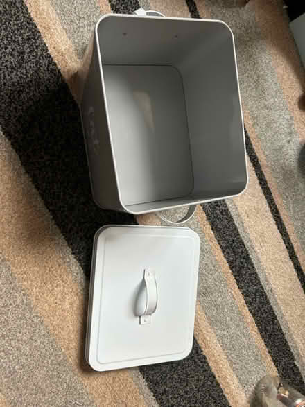 Photo of free Cat food tin (Jennetts park RG12) #2
