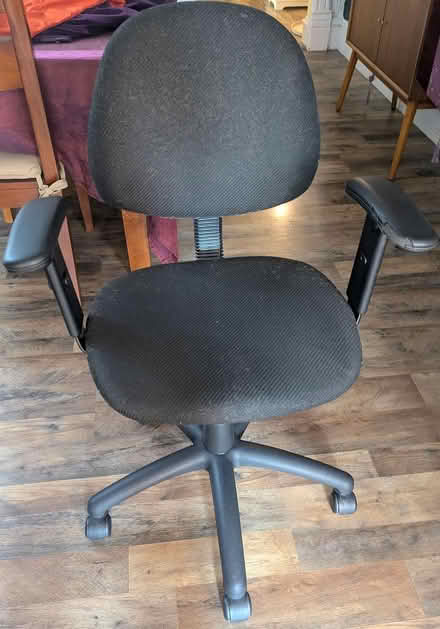 Photo of free chair - comfortable office chair (Central District) #1