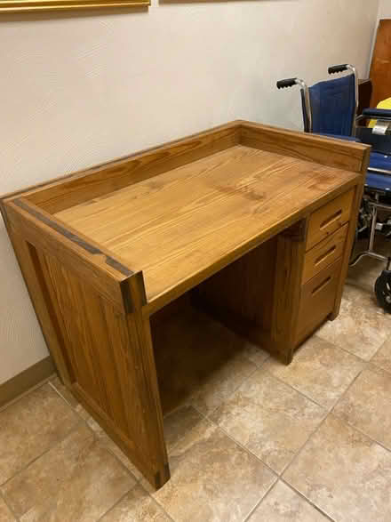 Photo of free Desk (Near murrysville) #1