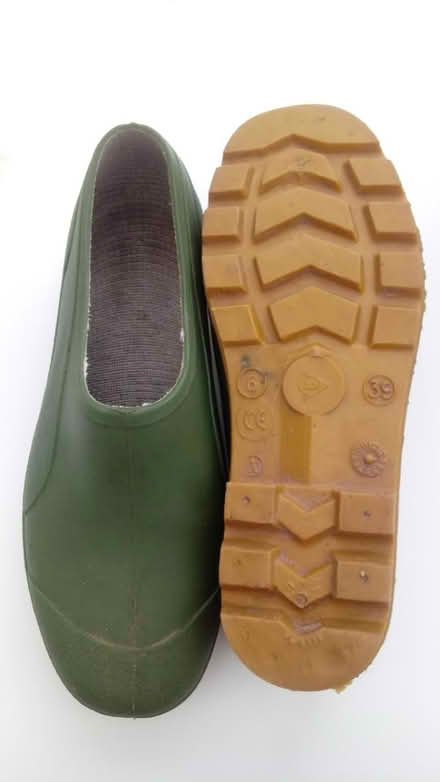 Photo of free Garden wellie shoes (Horsham, near Bennetts Field) #2