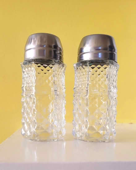 Photo of free Deco-style salt and pepper shakers (Adams Morgan) #1