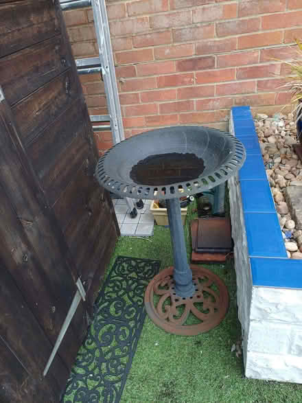 Photo of free Bird bath (Hollybush NP44) #1