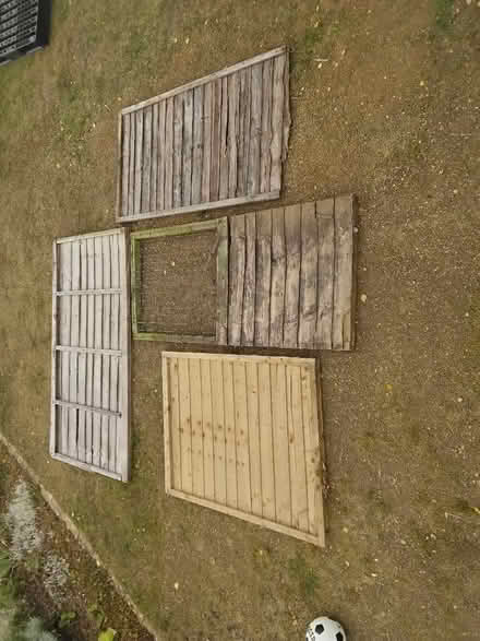 Photo of free Fence panel pieces (Welwyn AL6) #1