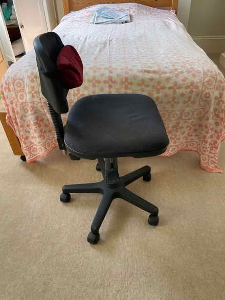 Photo of free Office chair (Upper Holloway N19) #2