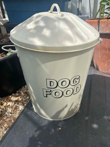 Photo of free Small metal bin TW1 (TW1) #1