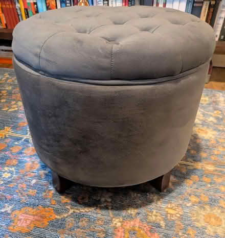 Photo of free ottoman (Central District) #2