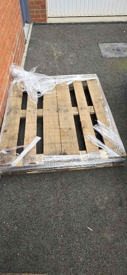 Photo of free Wooden pallet (Shepshed (Leics) LE12 9) #2
