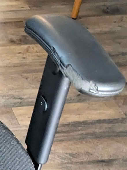 Photo of free chair - comfortable office chair (Central District) #3
