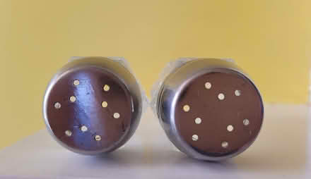 Photo of free Deco-style salt and pepper shakers (Adams Morgan) #3