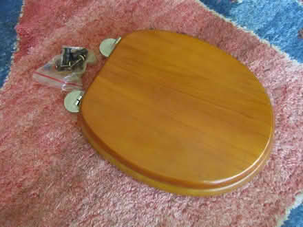 Photo of free wood toilet seat (Finchley N12) #1