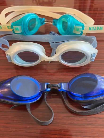 Photo of free swim goggles (Grosvenor) #1