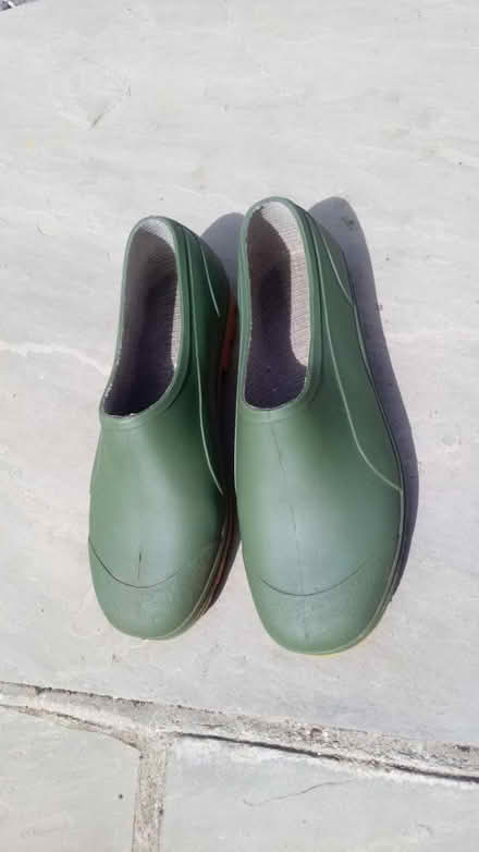 Photo of free Garden wellie shoes (Horsham, near Bennetts Field) #1