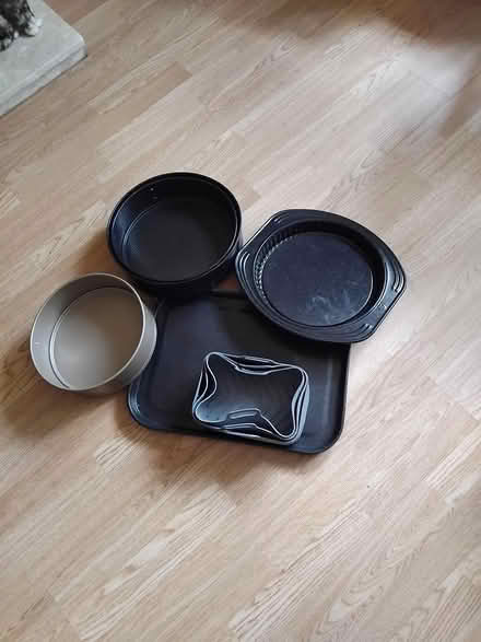 Photo of free assorted baking tins (SK11) #1